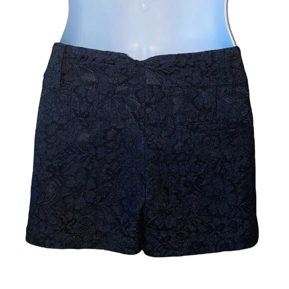 Forever 21 black lace pleated front pocket shorts - Picture 3 of 4